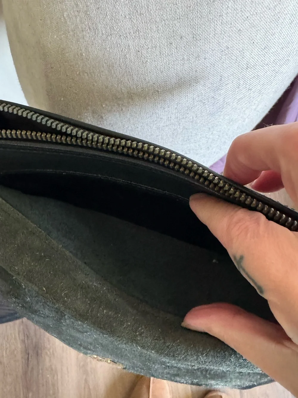 Vintage Classic Black Leather Crossbody Bag